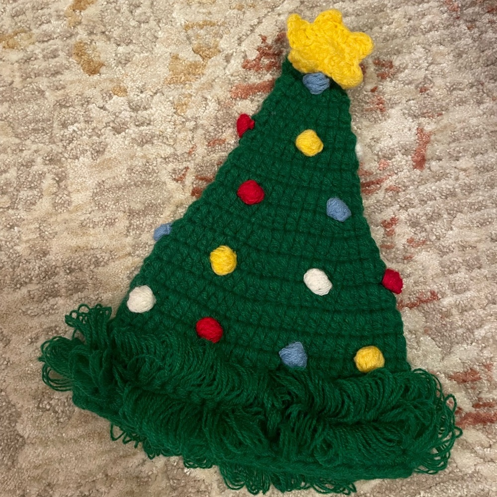 Mud Pie Newborn Christmas Tree knitted sock hat.Excellent condition.New w/o tags